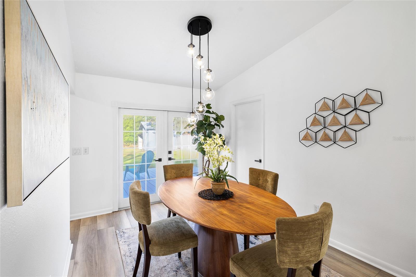 Image 11 of 37 For 1301 Foxwood Drive