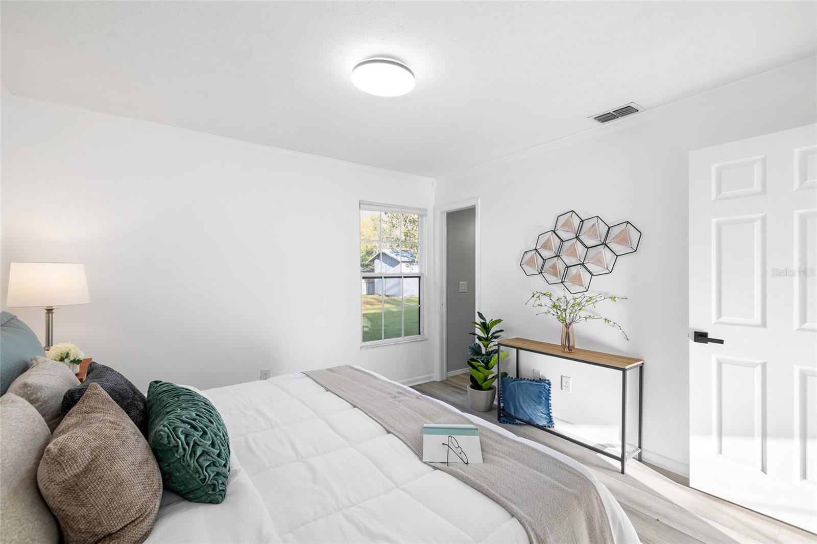 Image 17 of 37 For 1301 Foxwood Drive