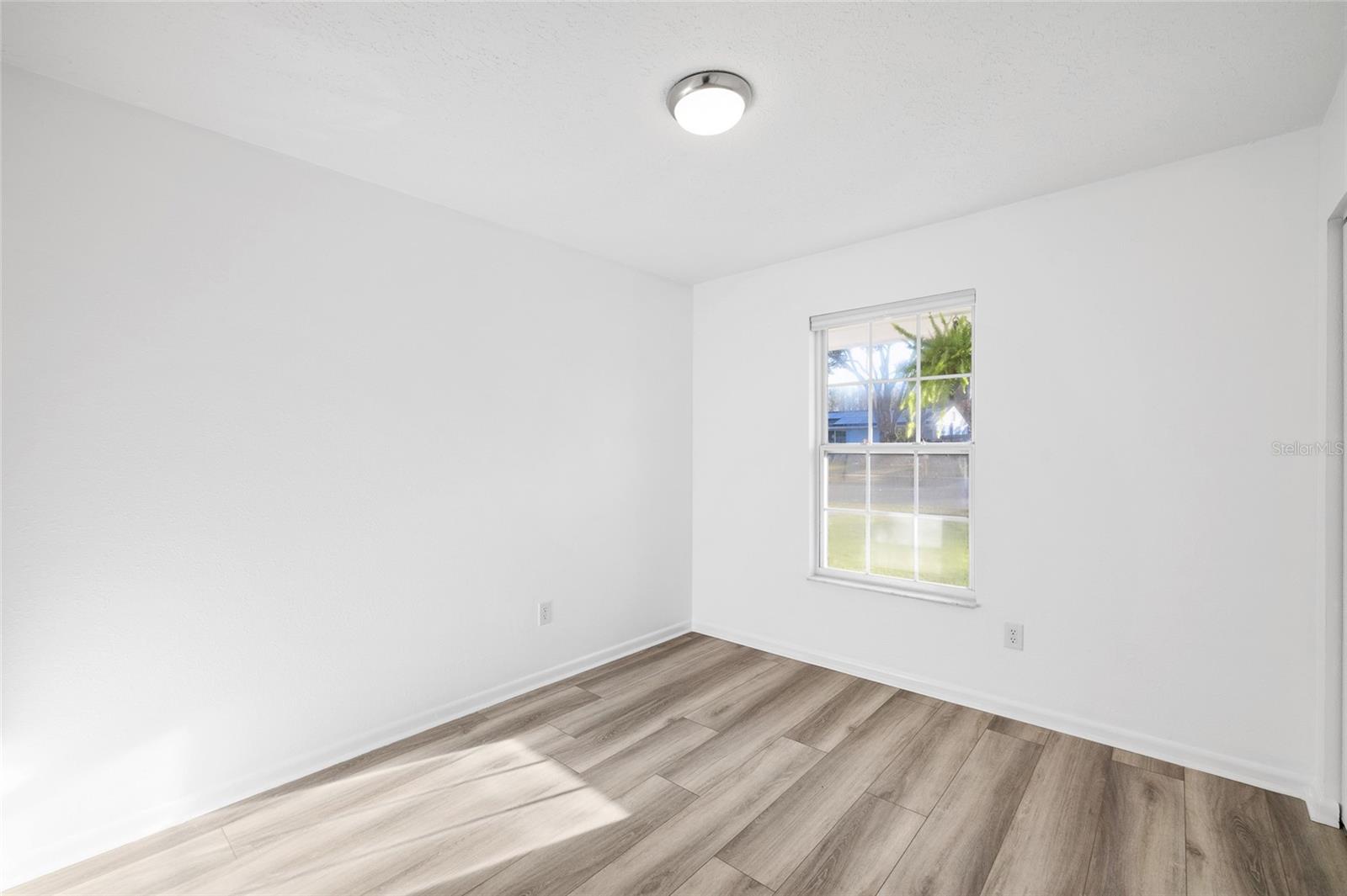 Image 20 of 37 For 1301 Foxwood Drive