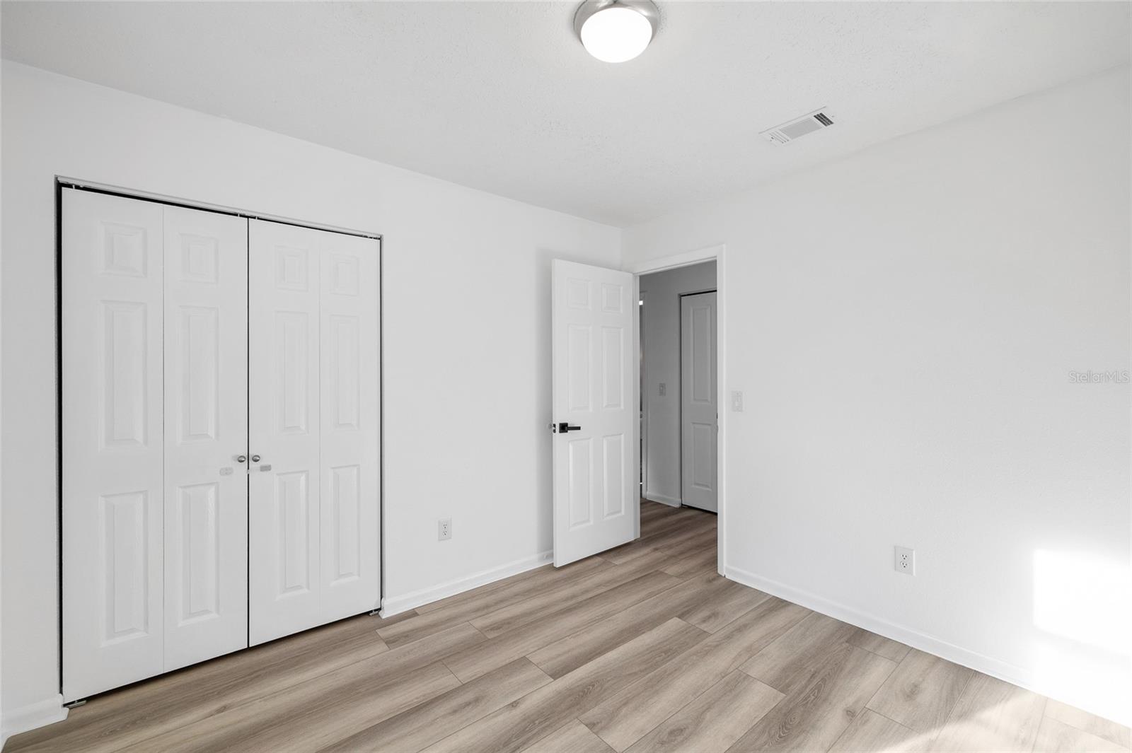 Image 21 of 37 For 1301 Foxwood Drive