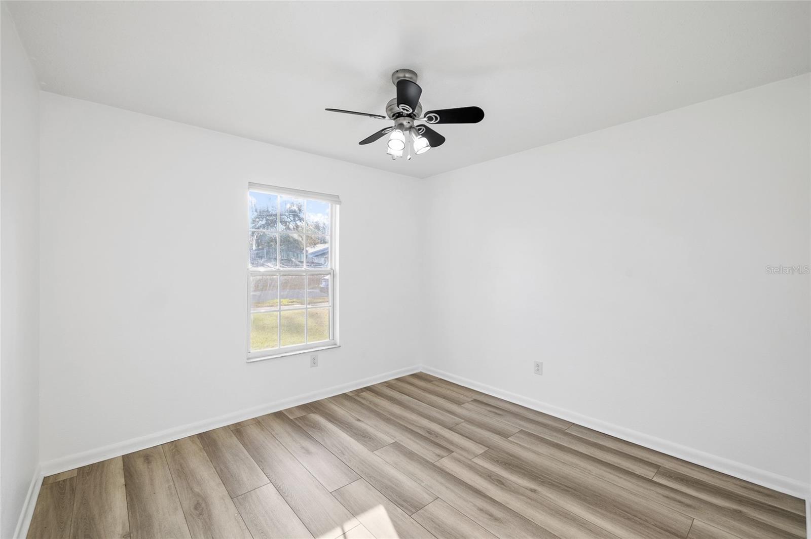 Image 22 of 37 For 1301 Foxwood Drive