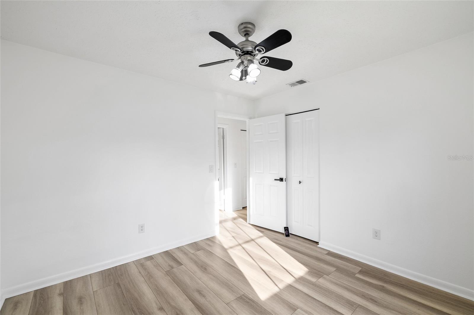 Image 23 of 37 For 1301 Foxwood Drive