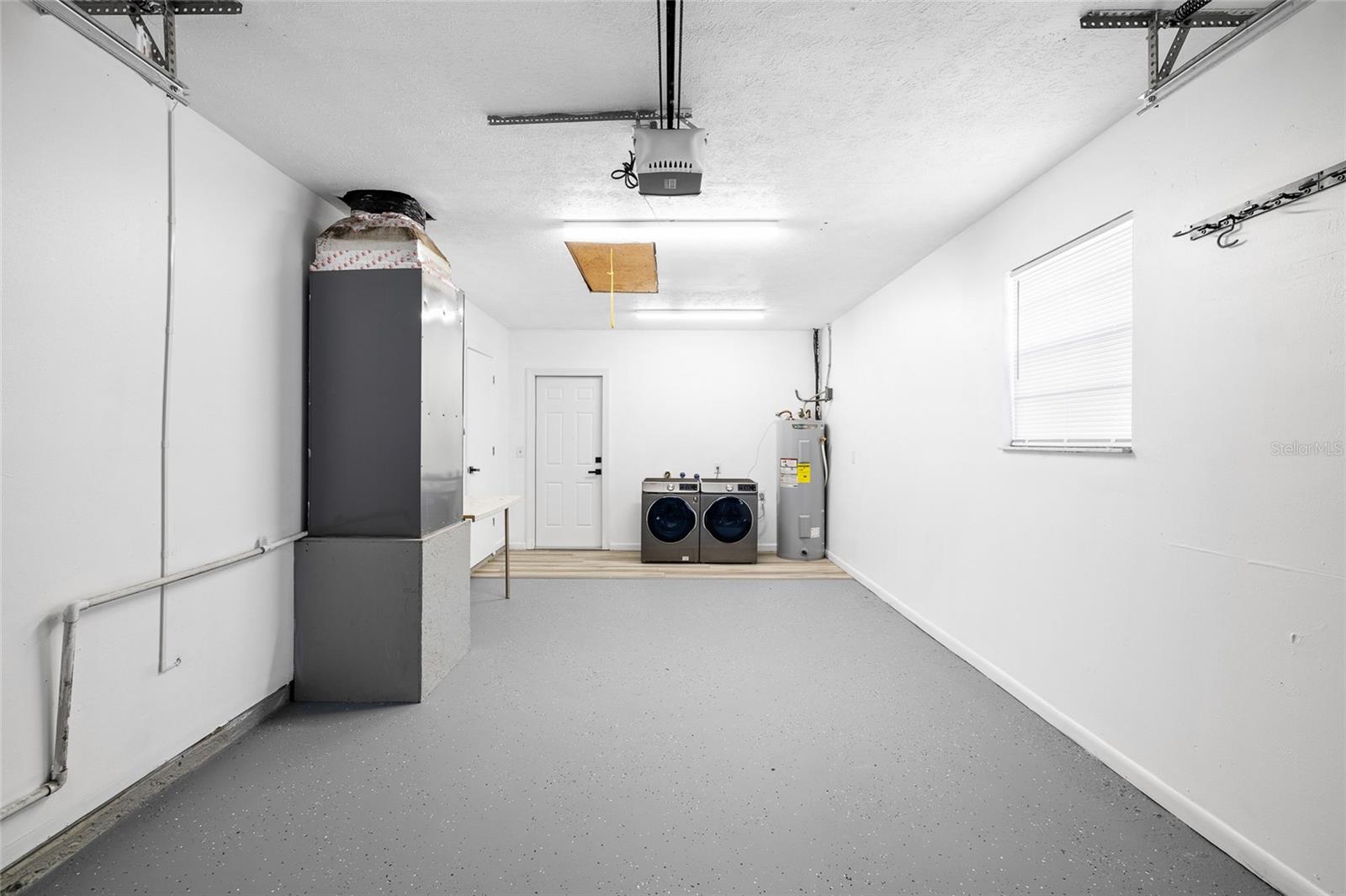 Image 25 of 37 For 1301 Foxwood Drive