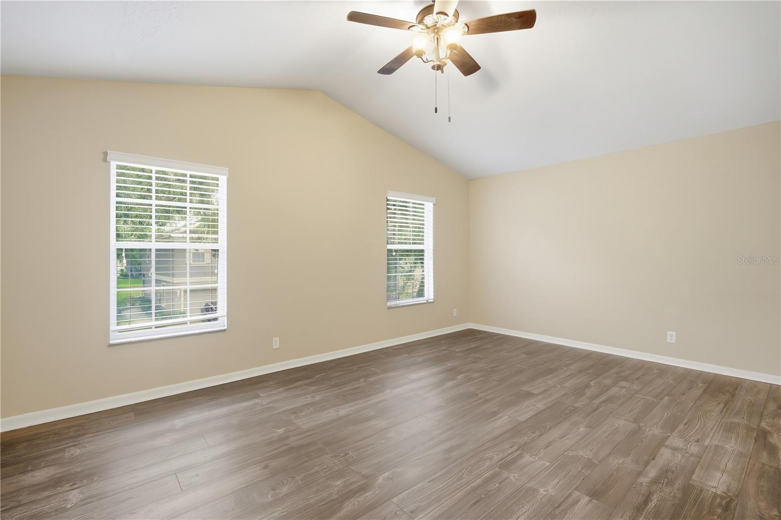 Image 16 of 27 For 4140 Bismarck Palm Drive