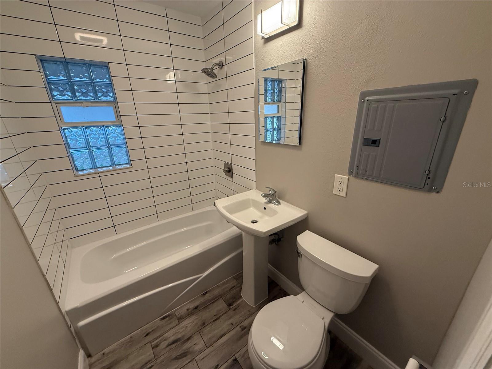 Image 12 of 21 For 4412 Anita Boulevard