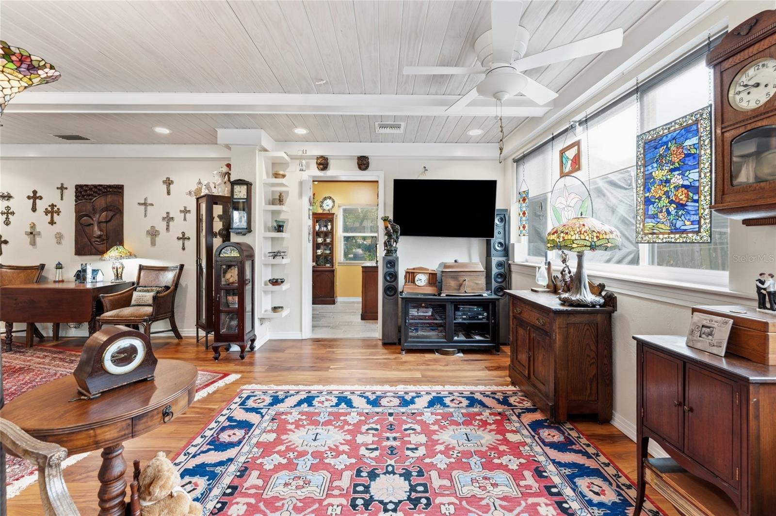 Listing photo id 12 for 7003 13th Street