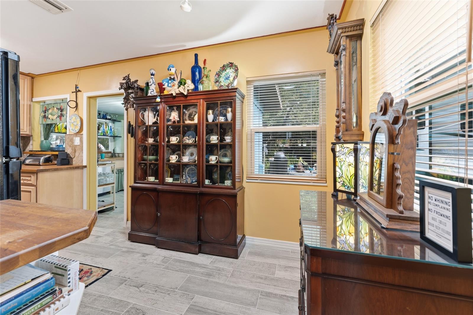 Listing photo id 13 for 7003 13th Street