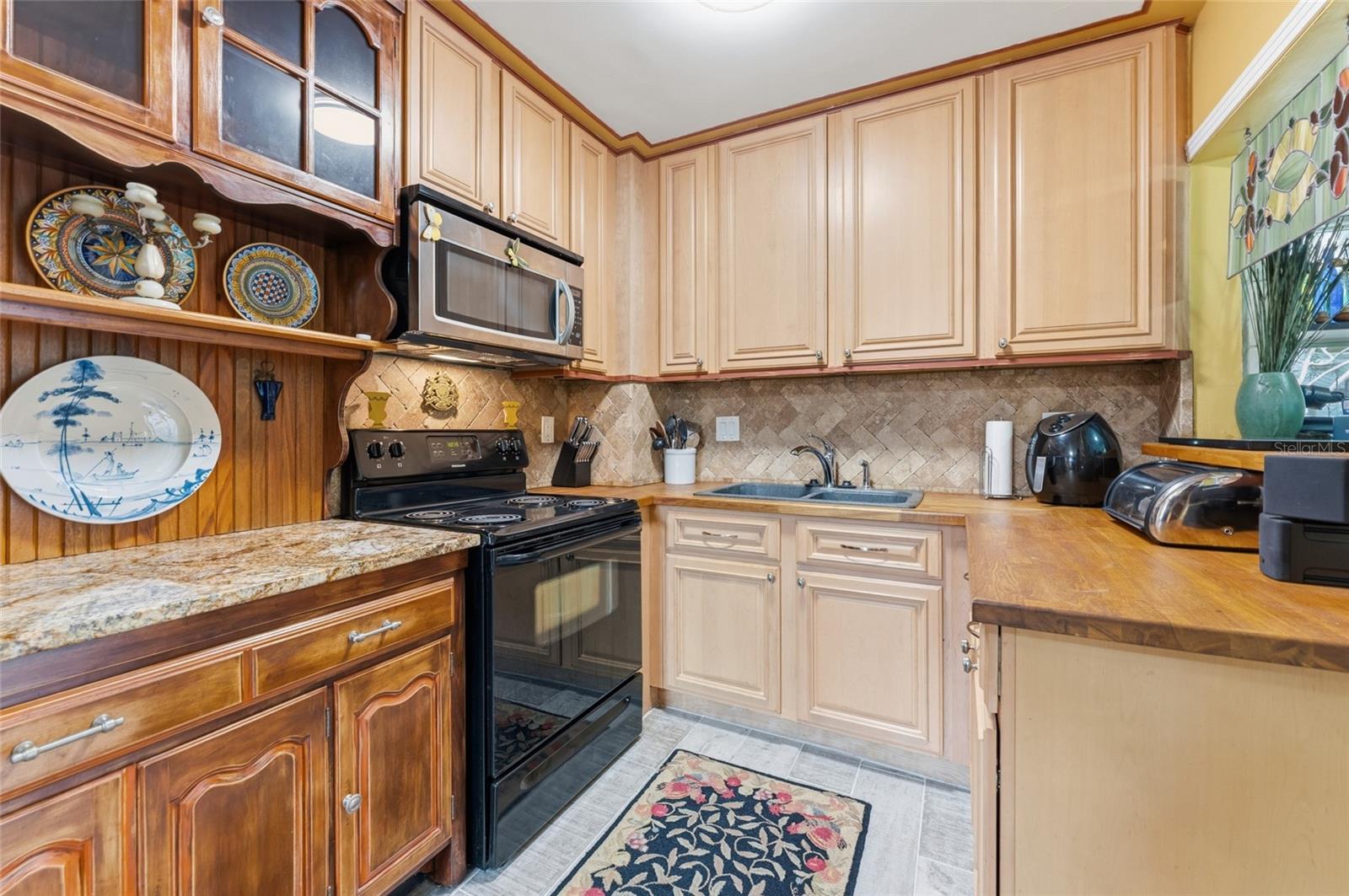 Listing photo id 14 for 7003 13th Street