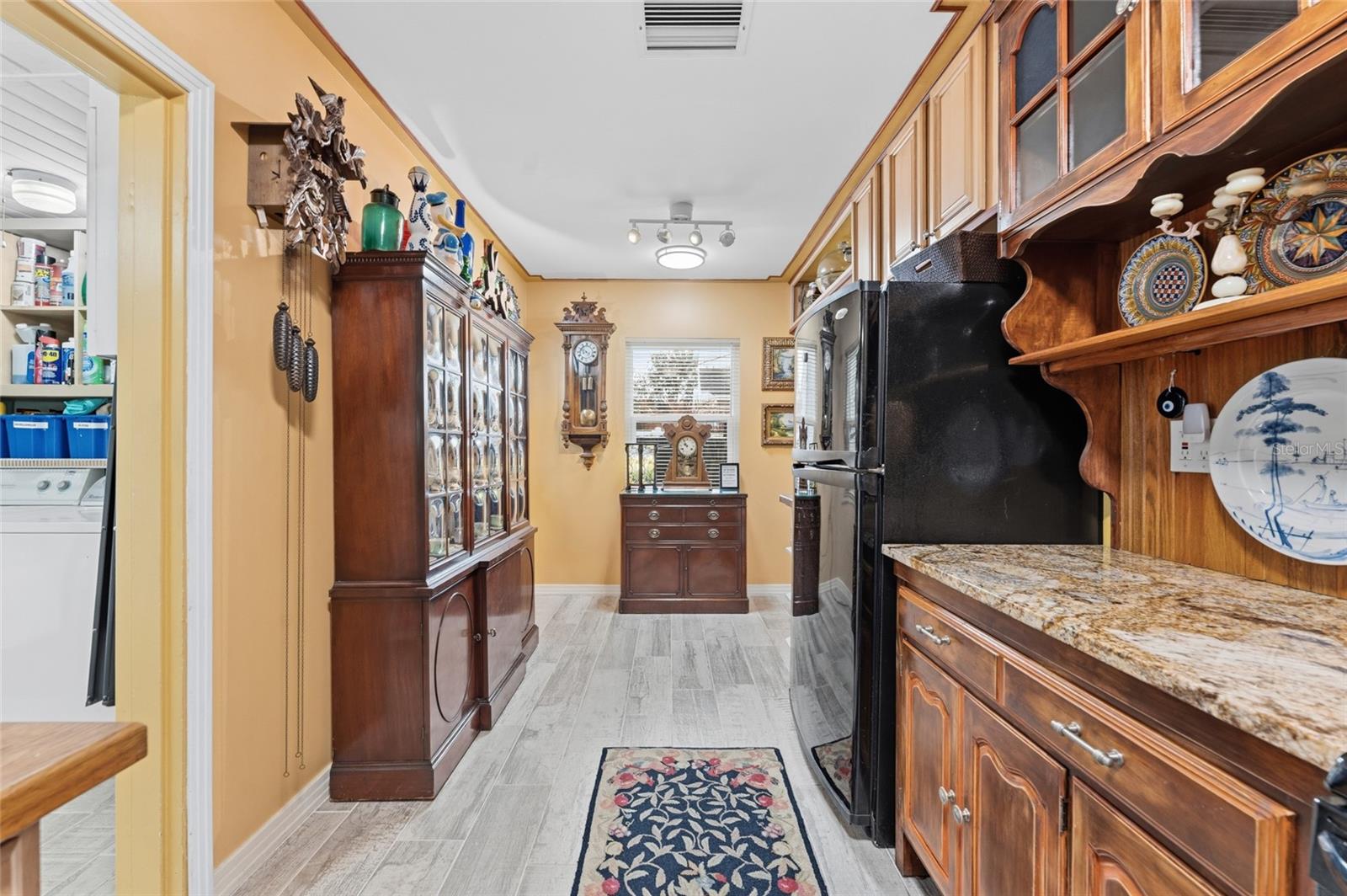 Listing photo id 16 for 7003 13th Street