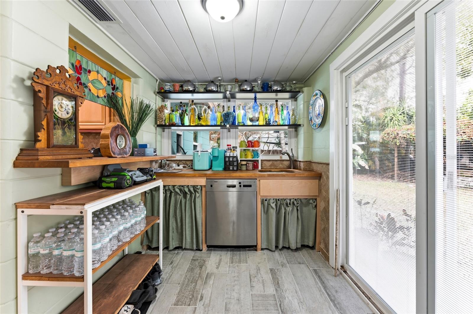 Listing photo id 18 for 7003 13th Street