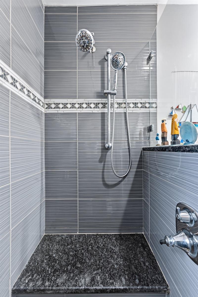 Listing photo id 25 for 7003 13th Street