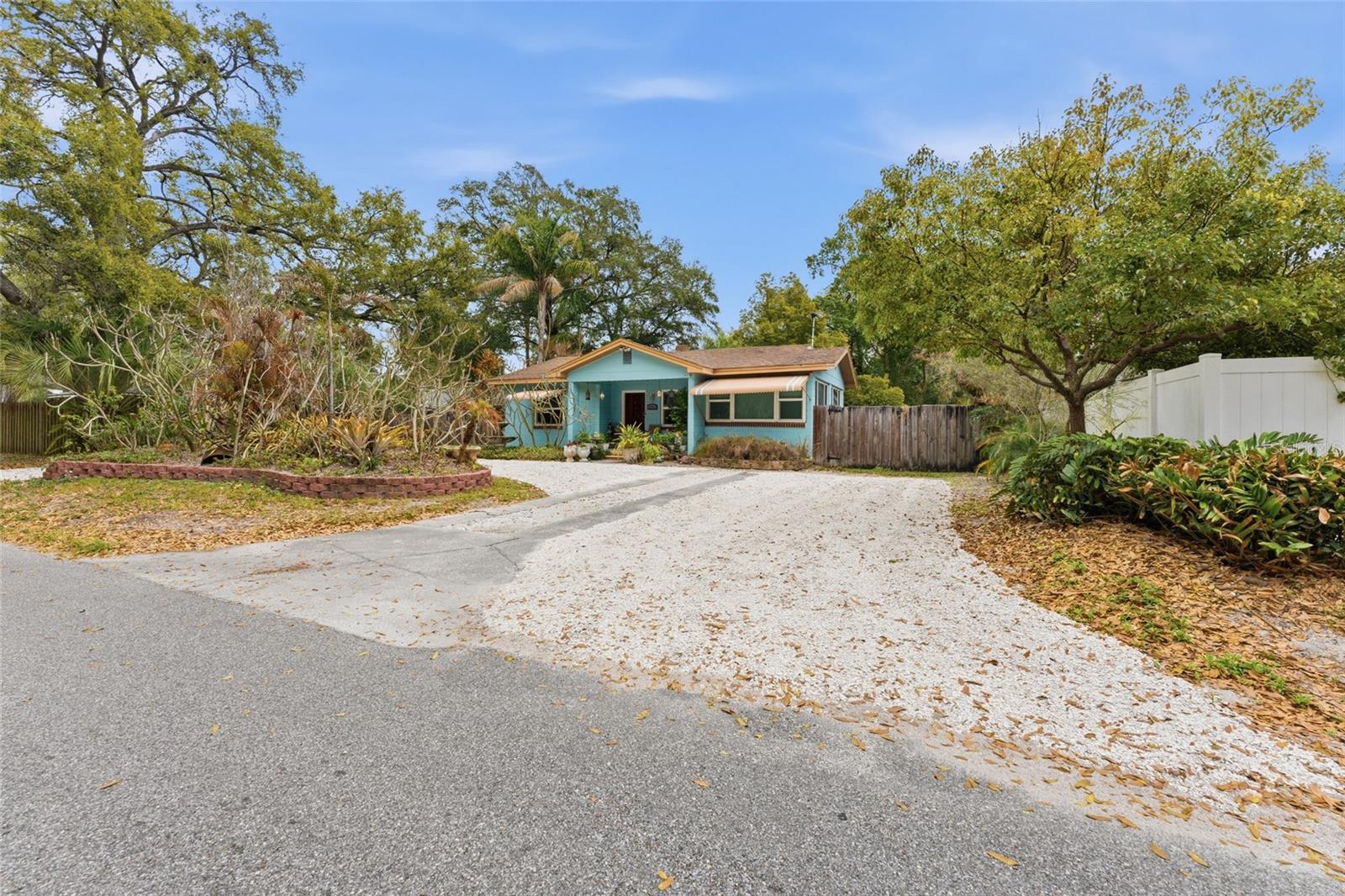 Listing photo id 2 for 7003 13th Street