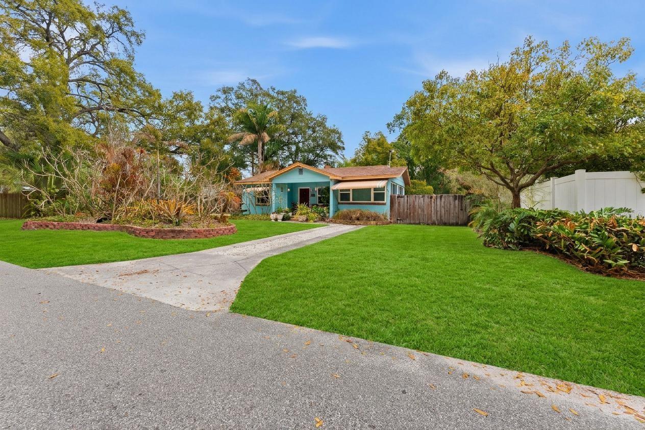 Listing photo id 3 for 7003 13th Street