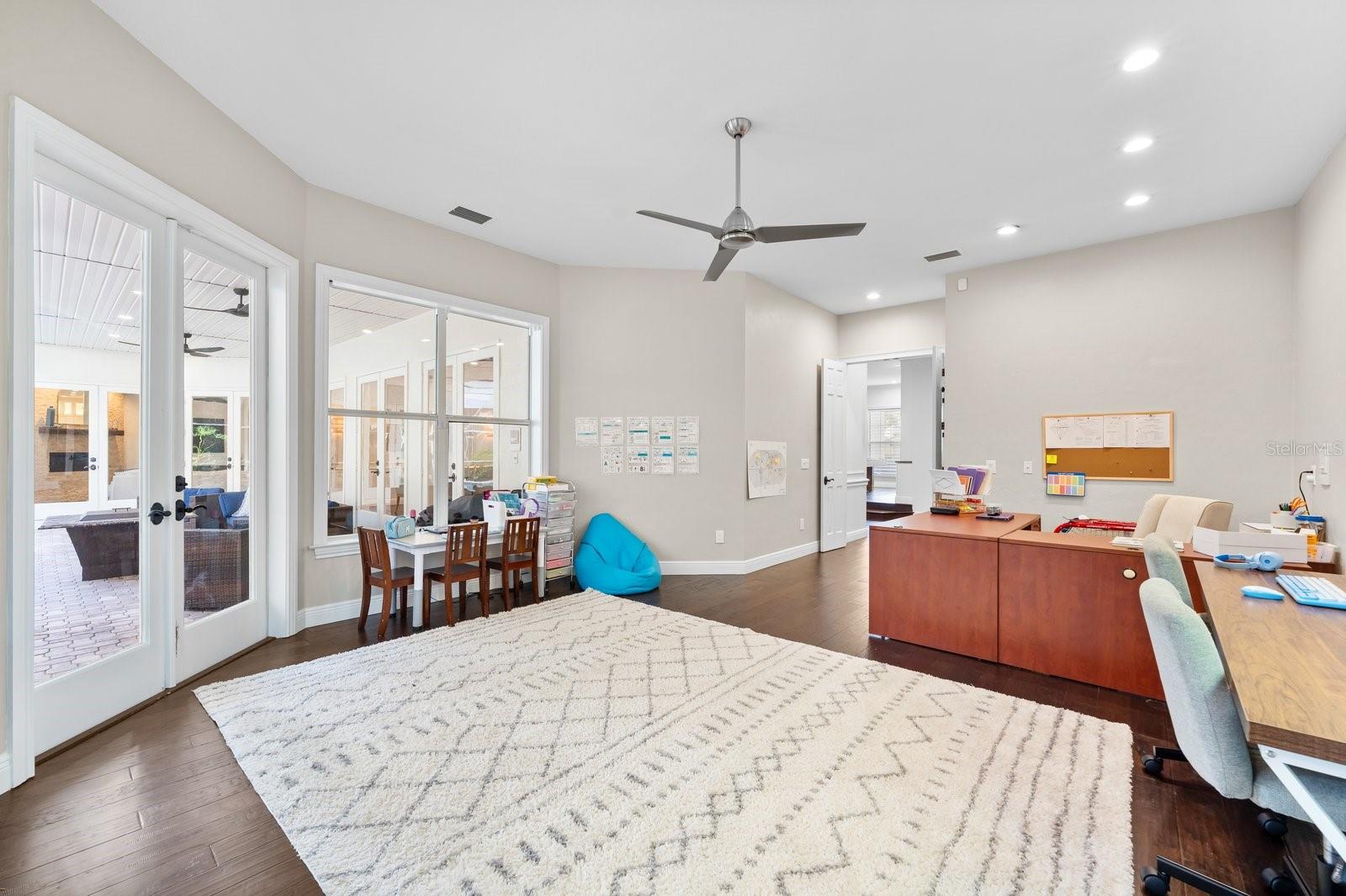 Listing photo id 20 for 6413 Maclaurin Drive