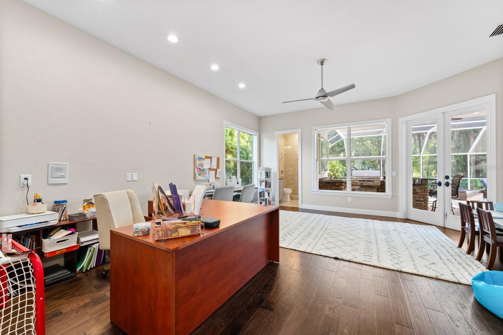 Listing photo id 21 for 6413 Maclaurin Drive