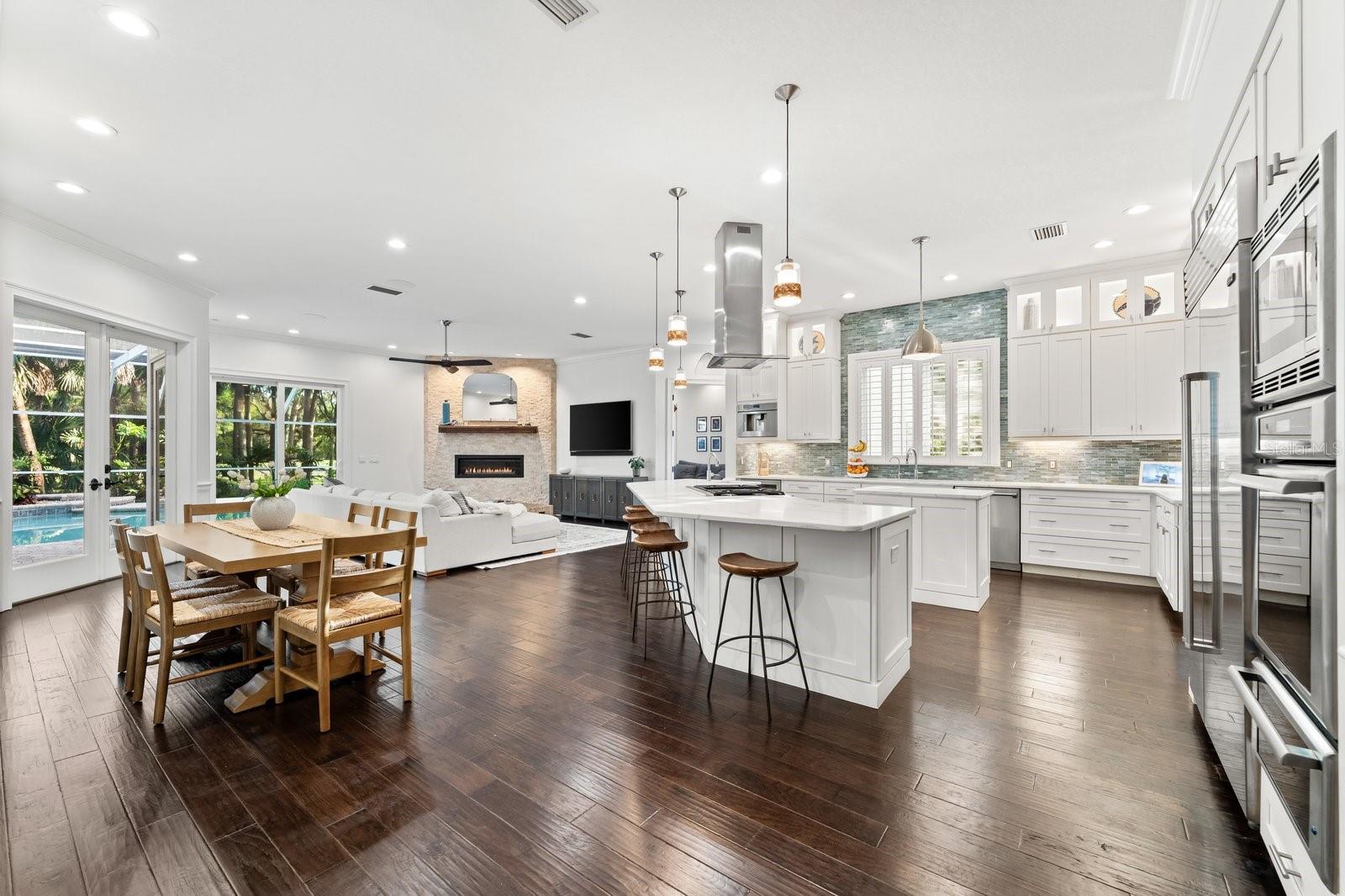 Listing photo id 25 for 6413 Maclaurin Drive