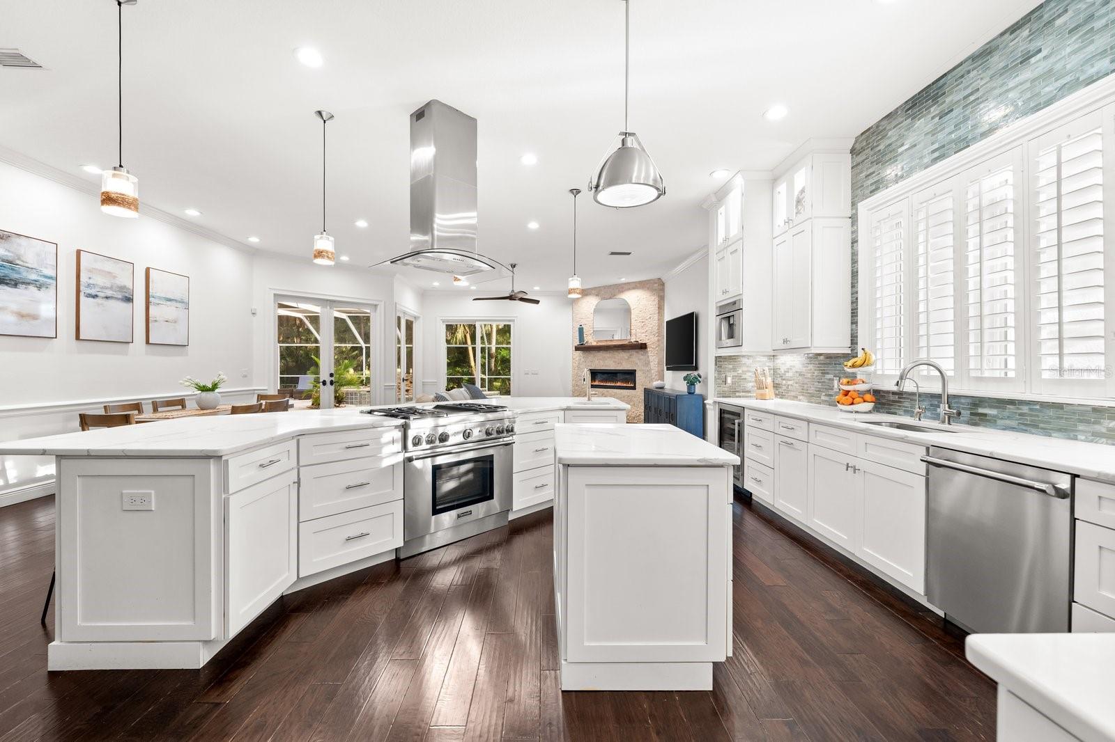 Listing photo id 27 for 6413 Maclaurin Drive