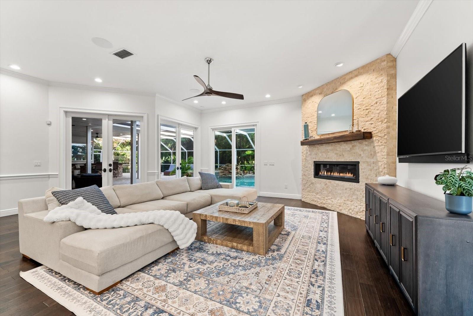 Listing photo id 31 for 6413 Maclaurin Drive