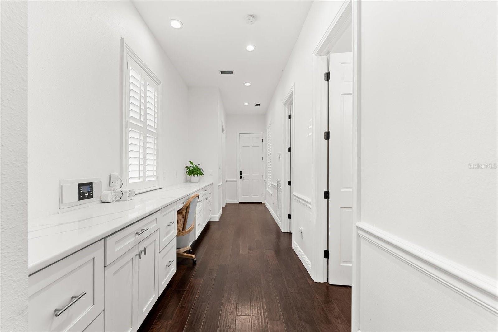 Listing photo id 34 for 6413 Maclaurin Drive