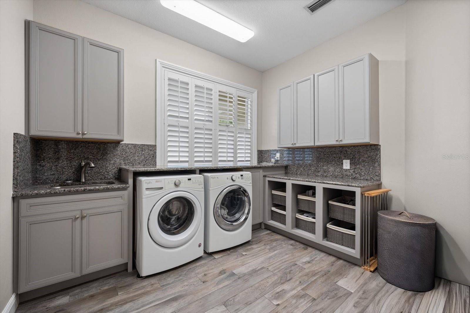 Listing photo id 35 for 6413 Maclaurin Drive