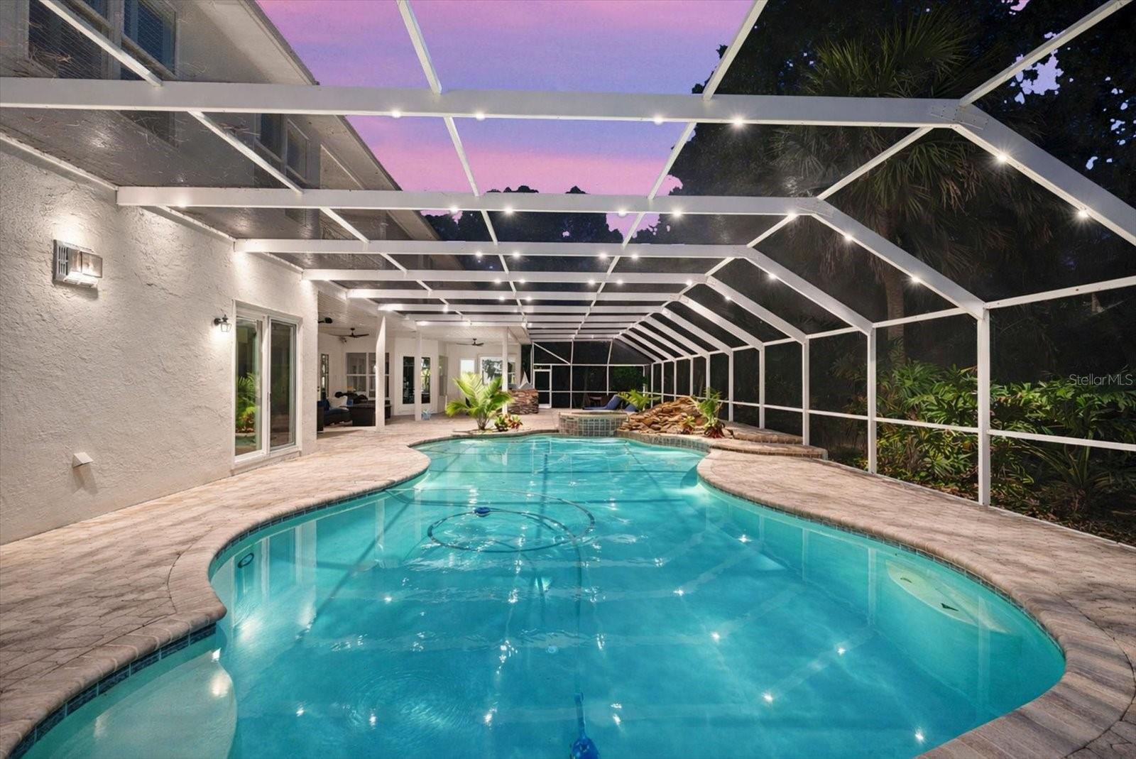 Listing photo id 2 for 6413 Maclaurin Drive