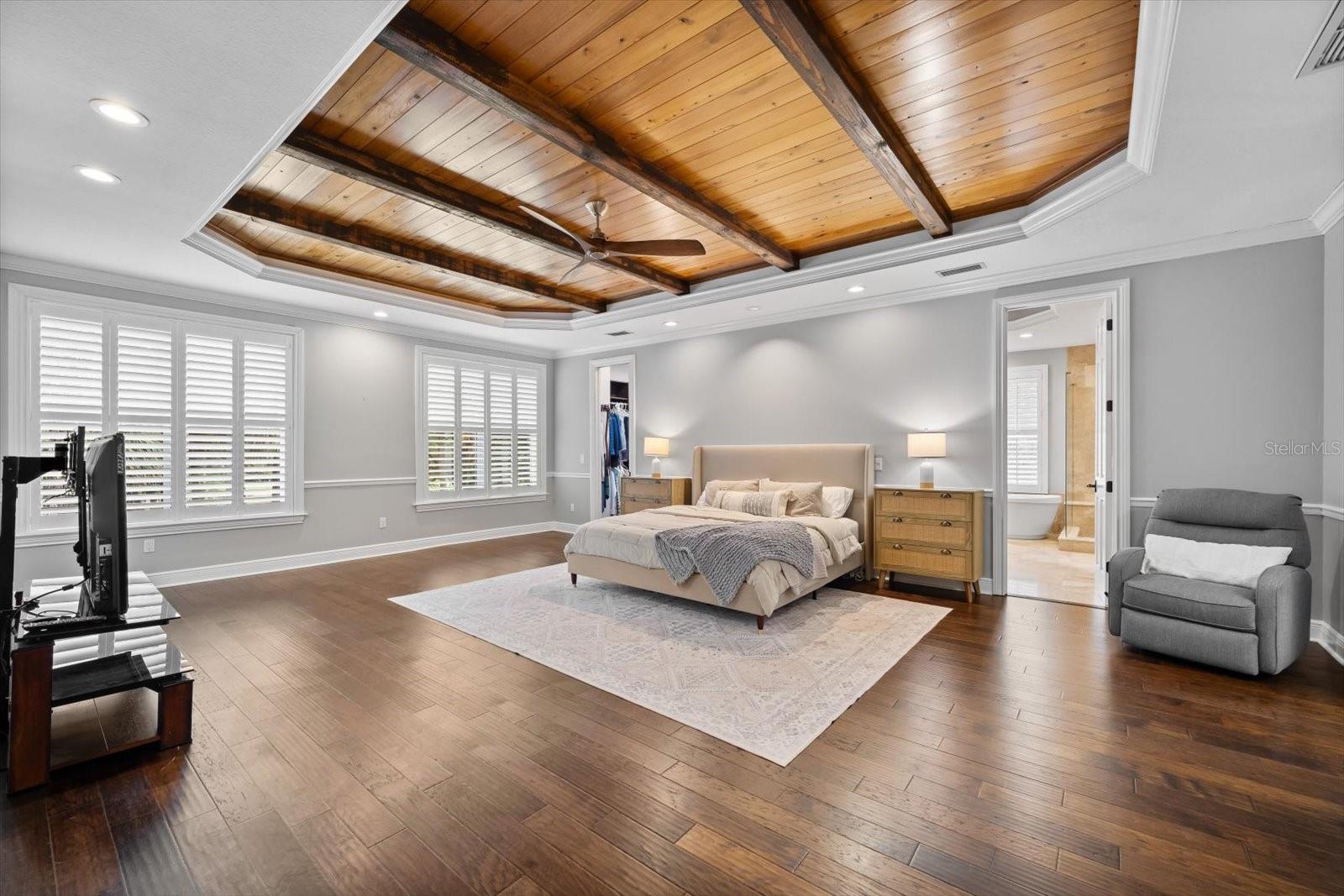 Listing photo id 40 for 6413 Maclaurin Drive