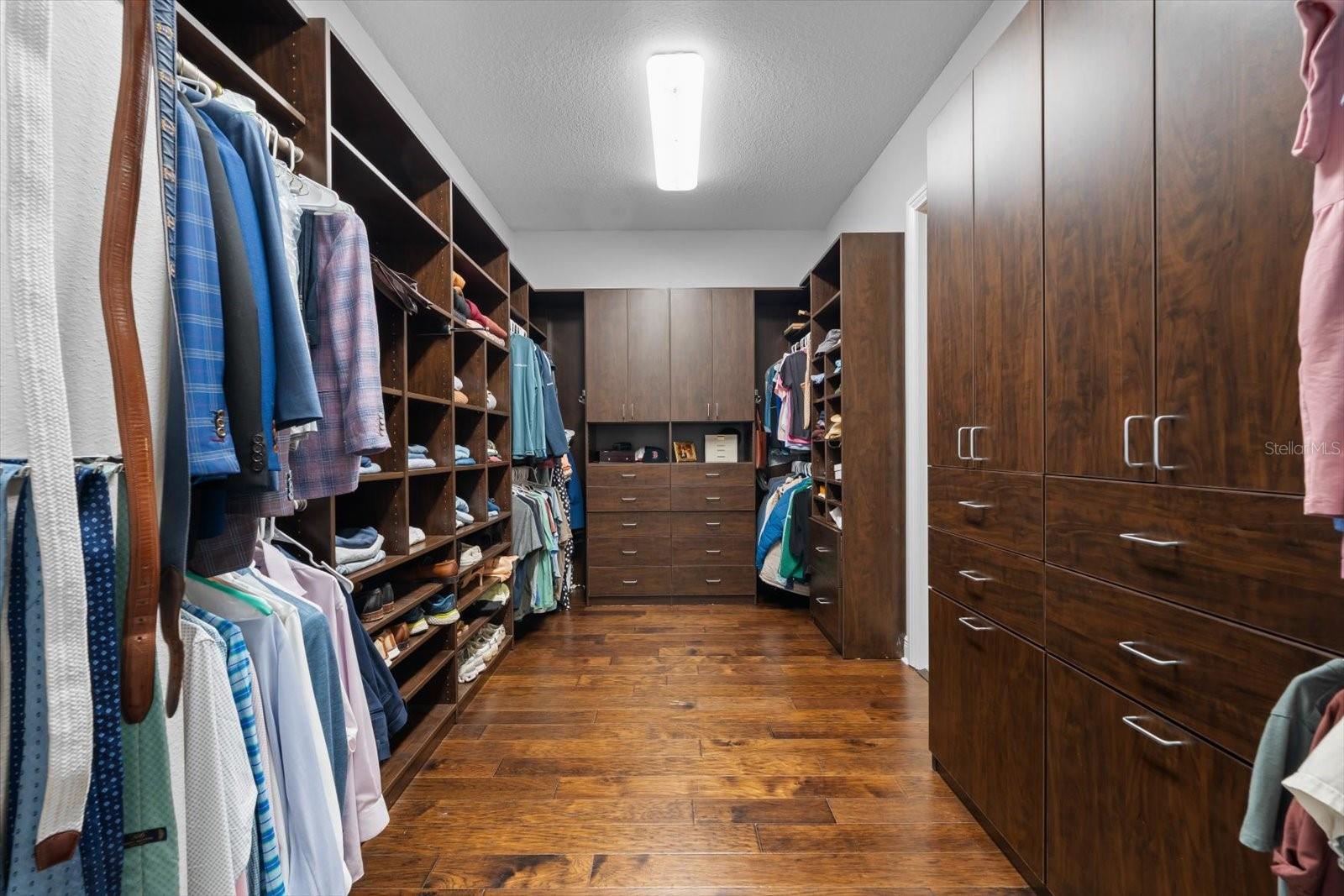 Listing photo id 42 for 6413 Maclaurin Drive