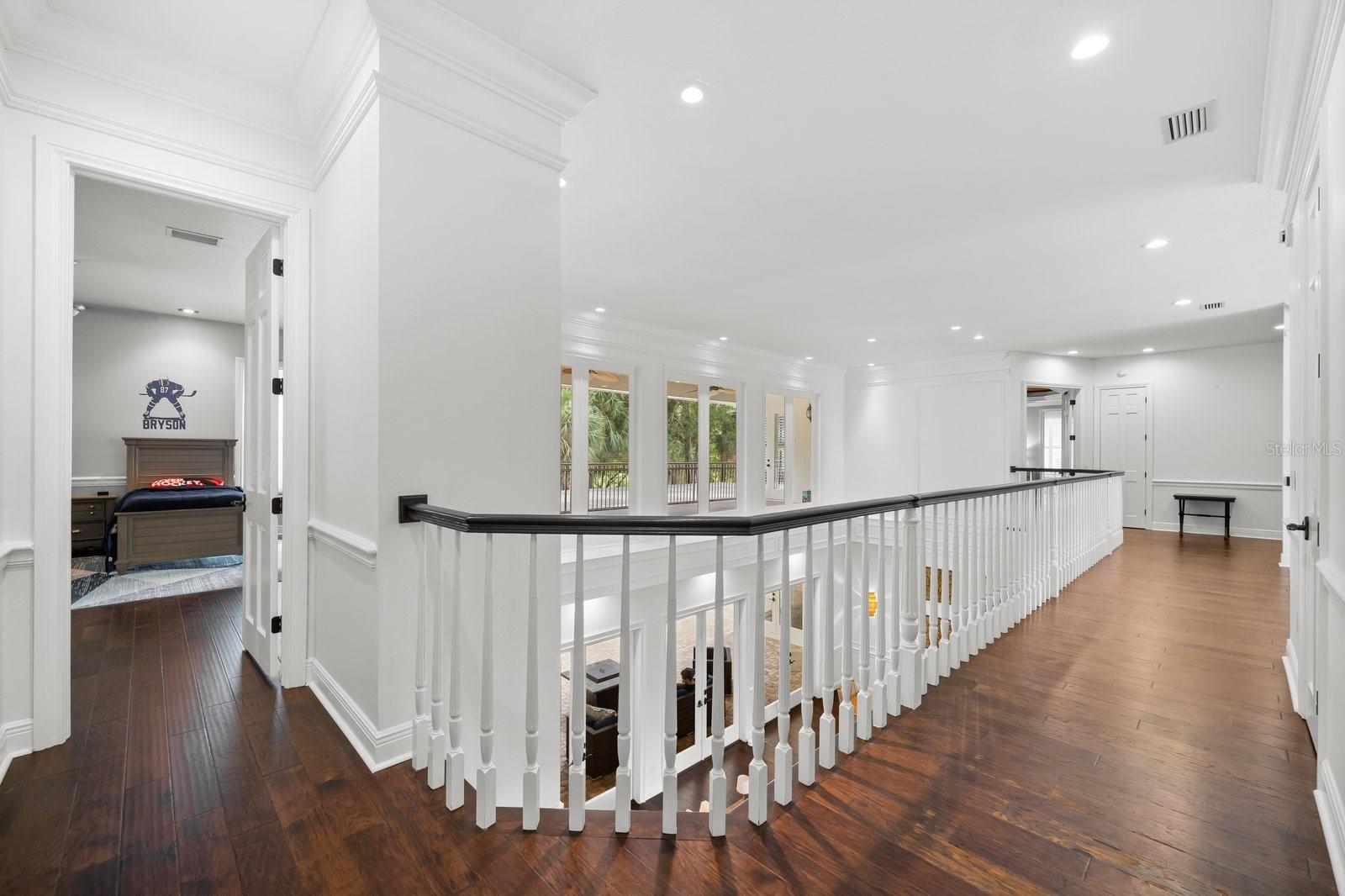 Listing photo id 45 for 6413 Maclaurin Drive