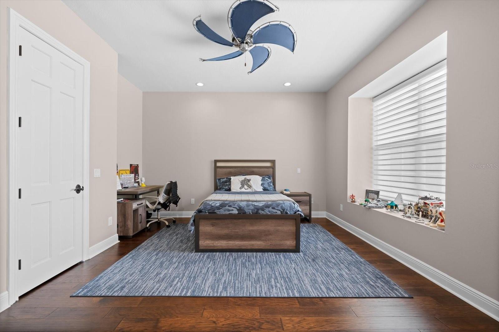 Listing photo id 50 for 6413 Maclaurin Drive