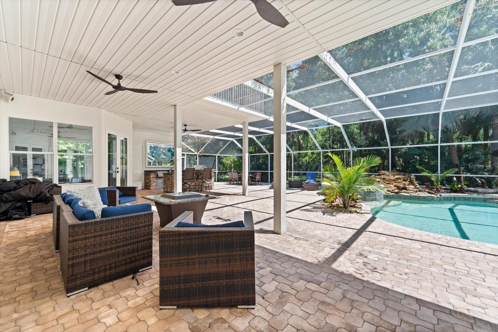 Listing photo id 58 for 6413 Maclaurin Drive