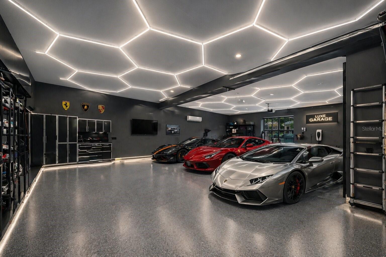 Listing photo id 6 for 6413 Maclaurin Drive