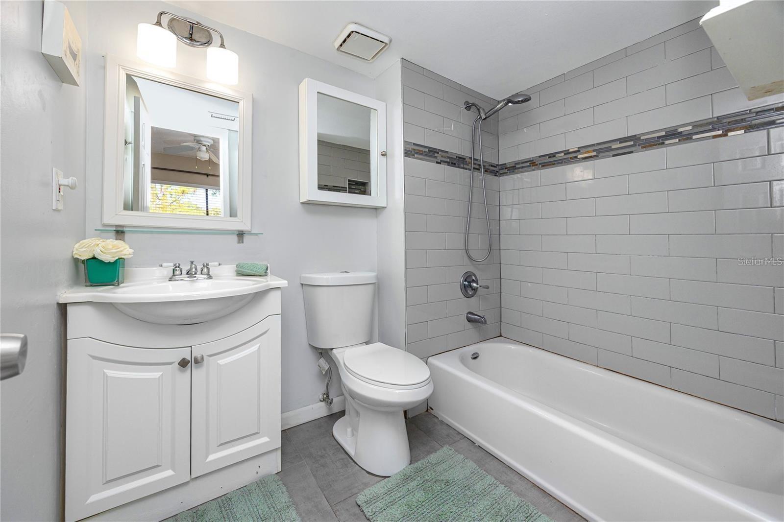 Image 19 of 34 For 2095 Sunset Point Road 2504