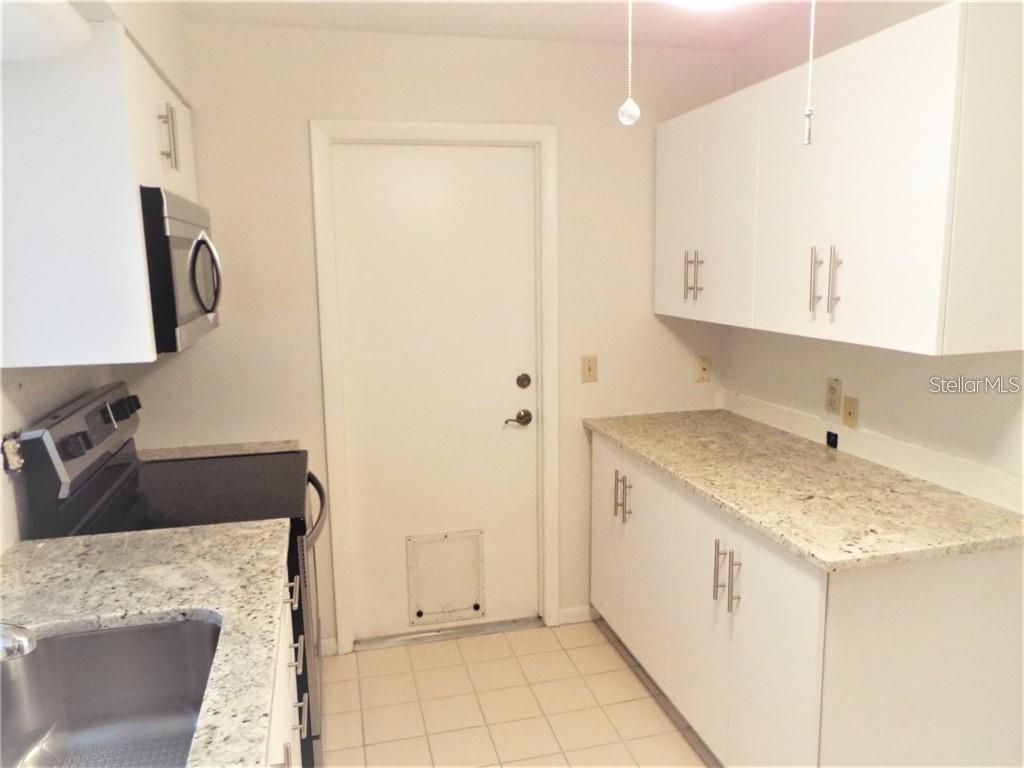 Image 5 of 16 For 126 18th Avenue Ne