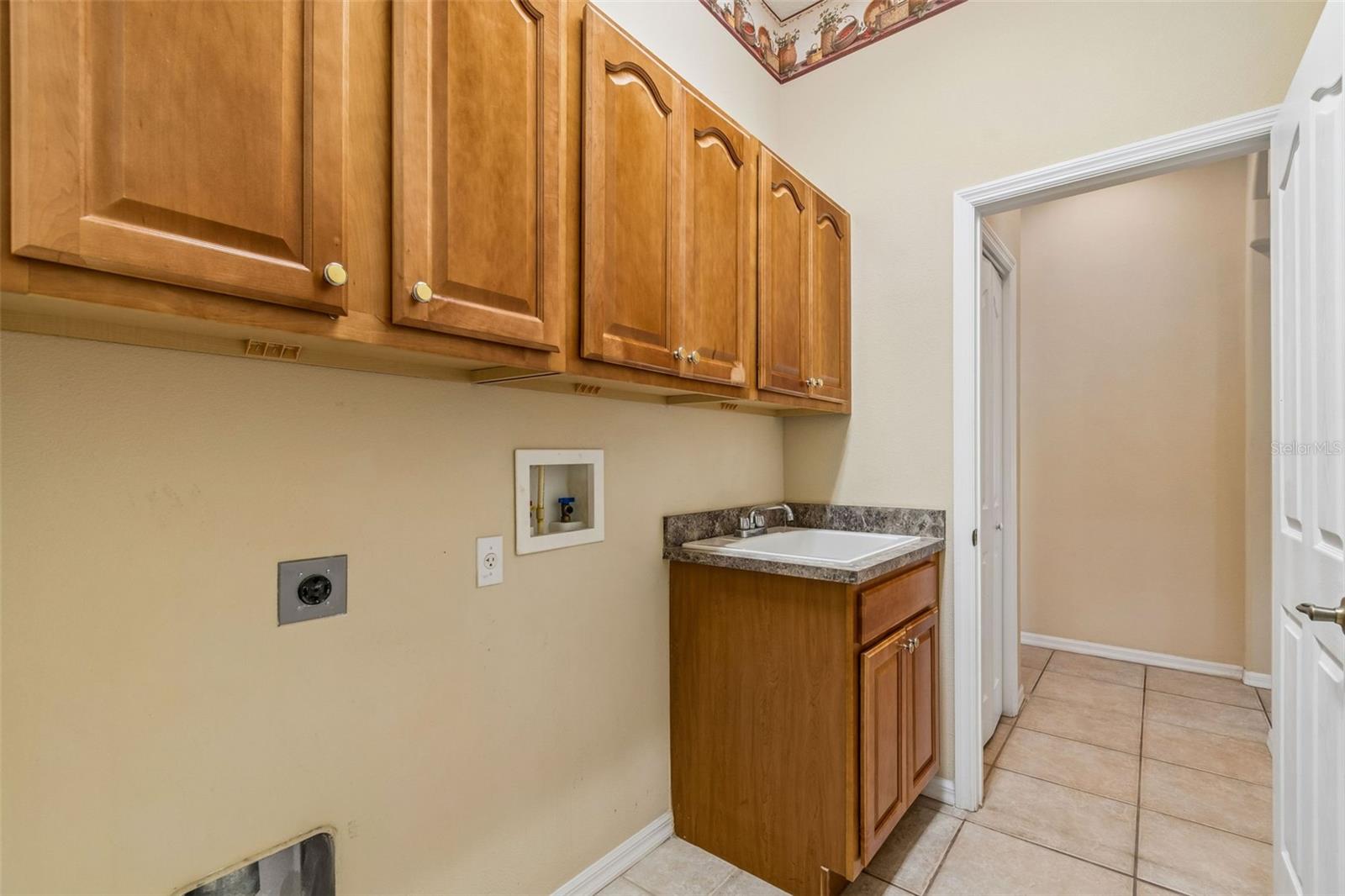 Image 14 of 99 For 7424 Melogold Circle