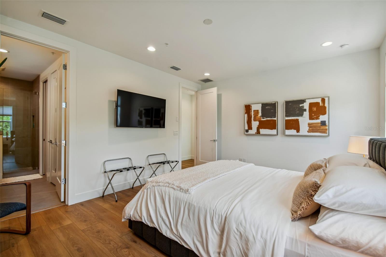 Image 21 of 27 For 2306 Texas Avenue 3