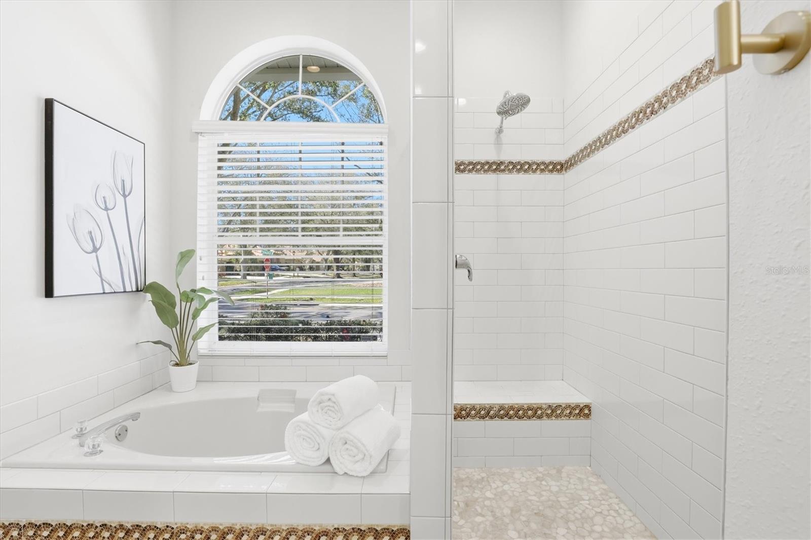 Listing photo id 14 for 2111 Pinnacle Circle N