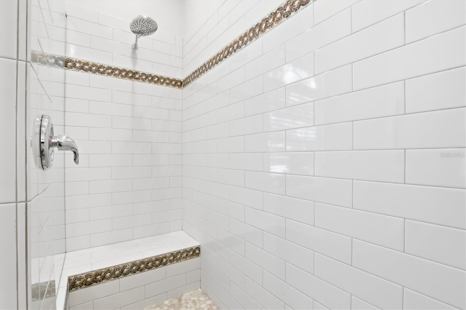 Listing photo id 15 for 2111 Pinnacle Circle N