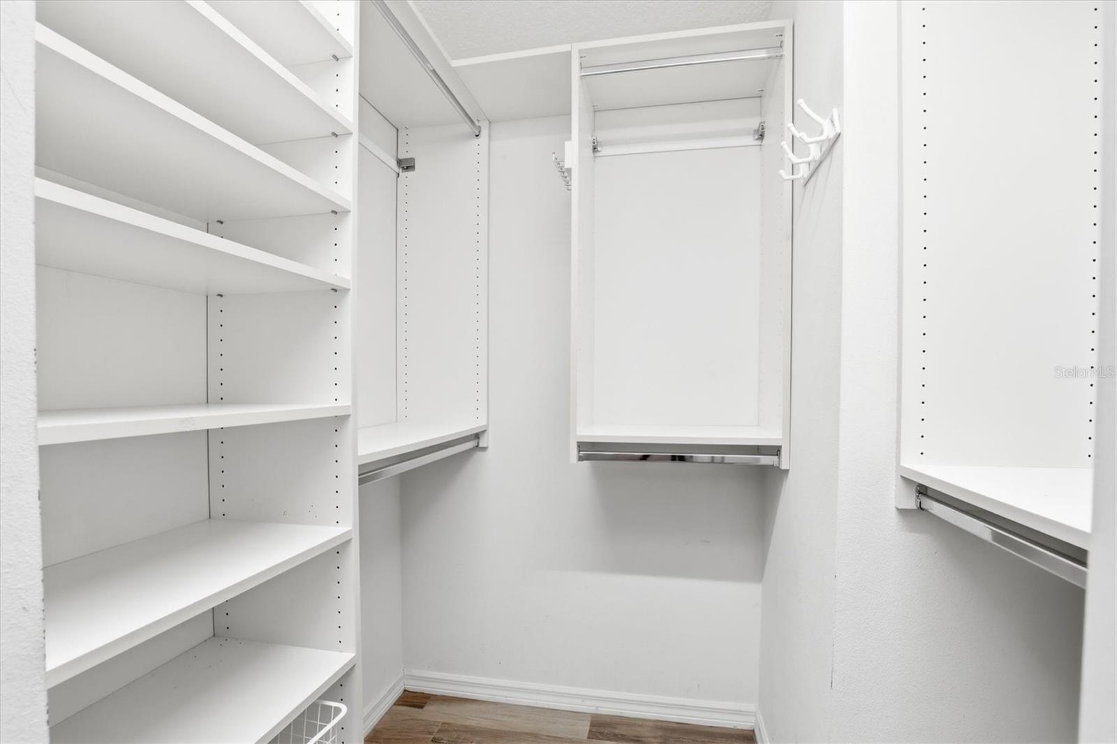 Listing photo id 17 for 2111 Pinnacle Circle N