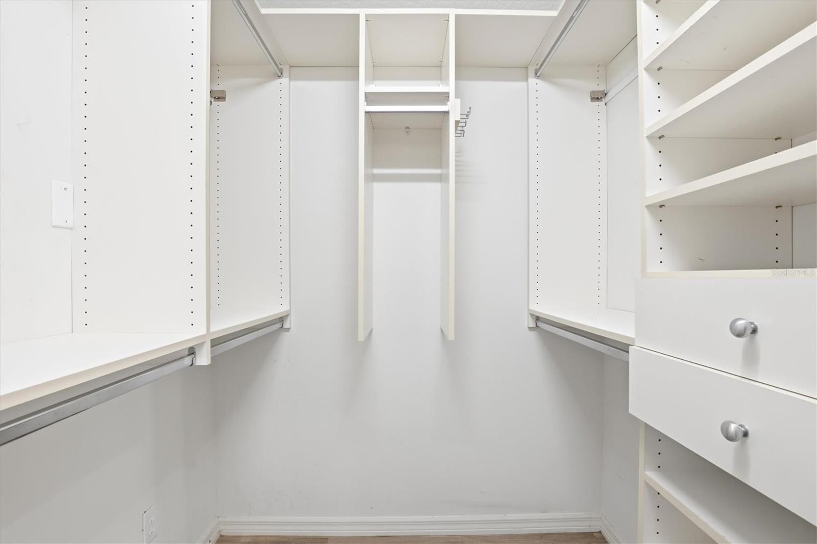 Listing photo id 18 for 2111 Pinnacle Circle N