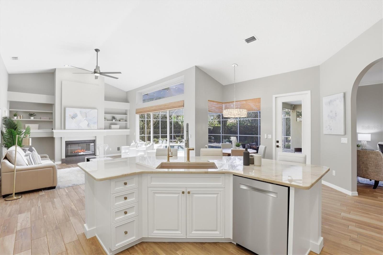 Listing photo id 25 for 2111 Pinnacle Circle N