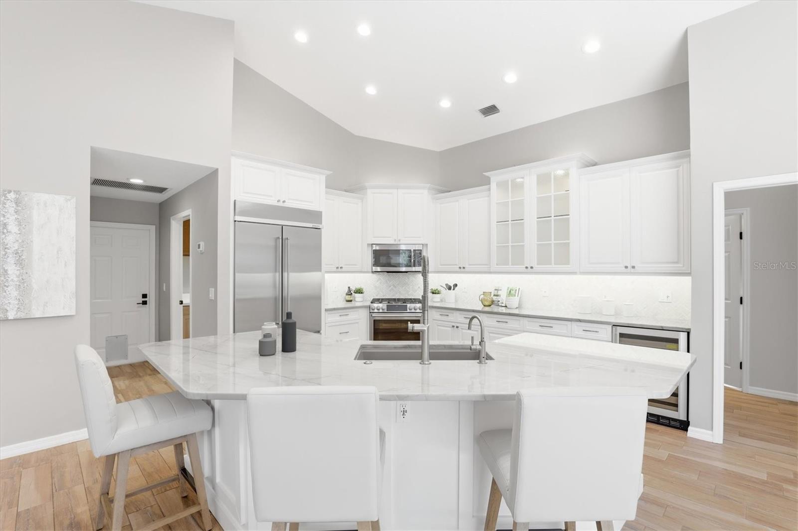 Listing photo id 29 for 2111 Pinnacle Circle N