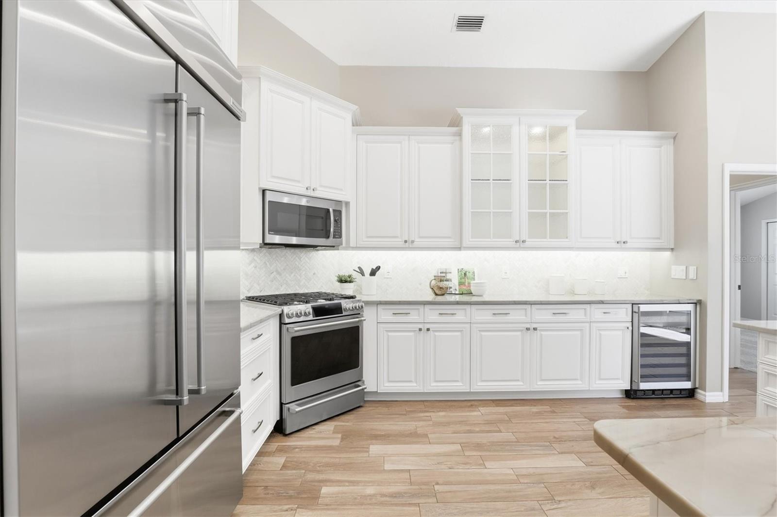 Listing photo id 31 for 2111 Pinnacle Circle N