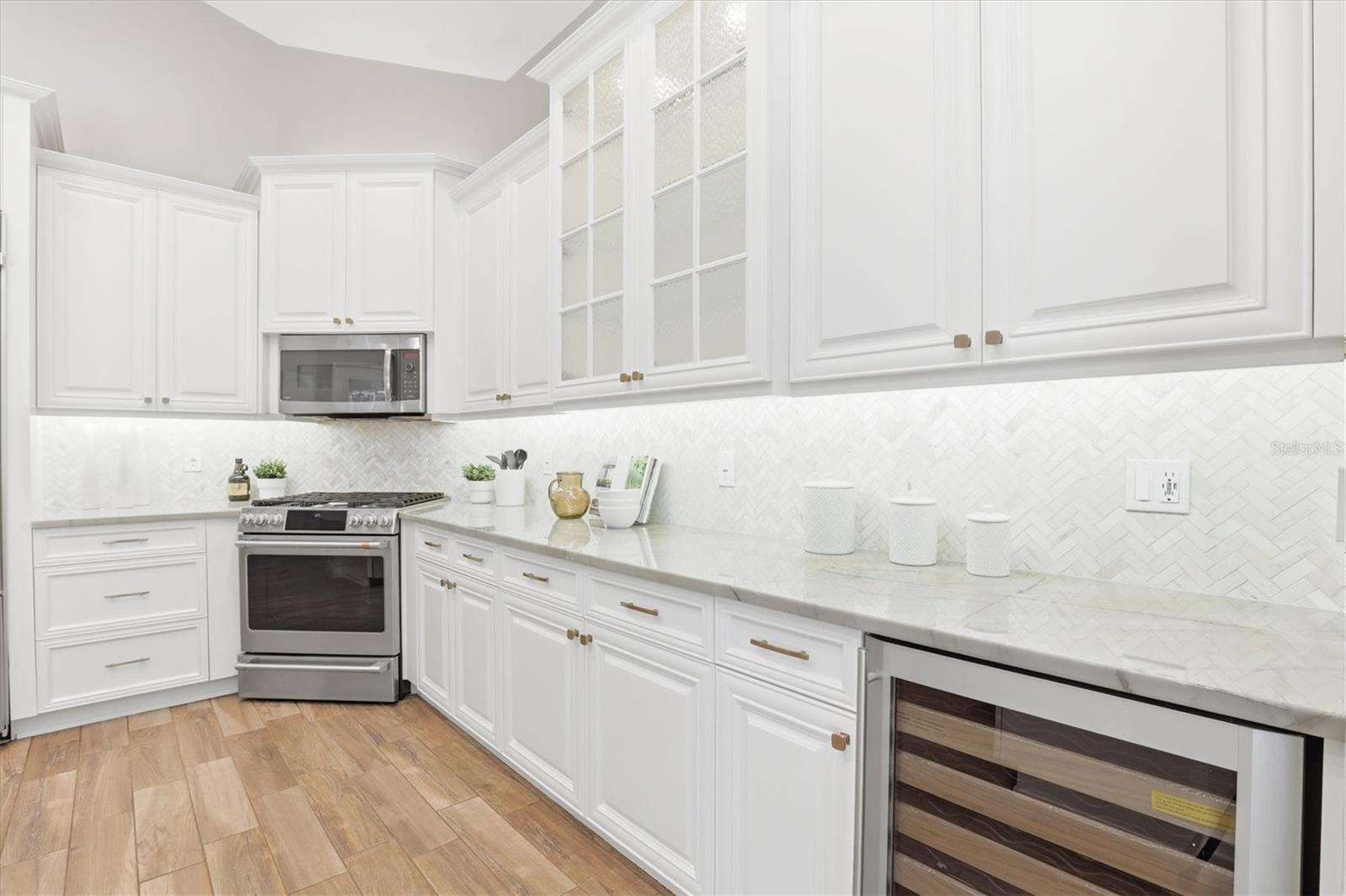 Listing photo id 32 for 2111 Pinnacle Circle N