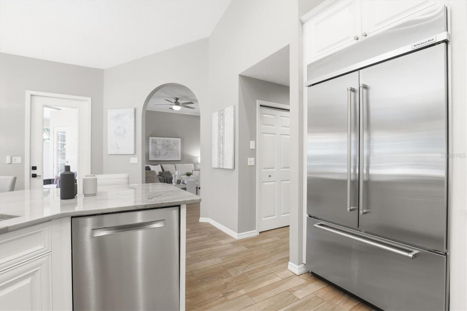 Listing photo id 33 for 2111 Pinnacle Circle N