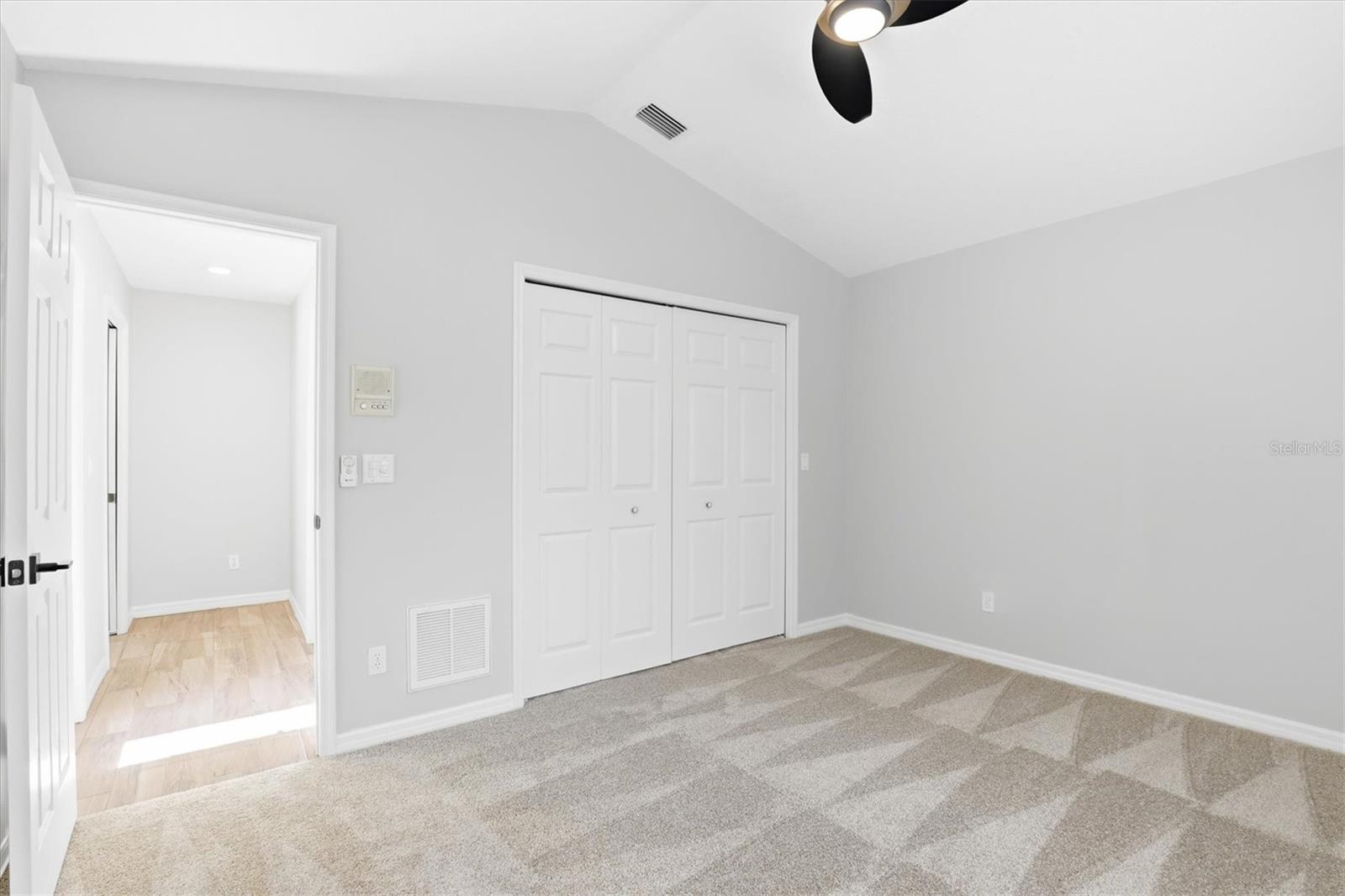 Listing photo id 39 for 2111 Pinnacle Circle N