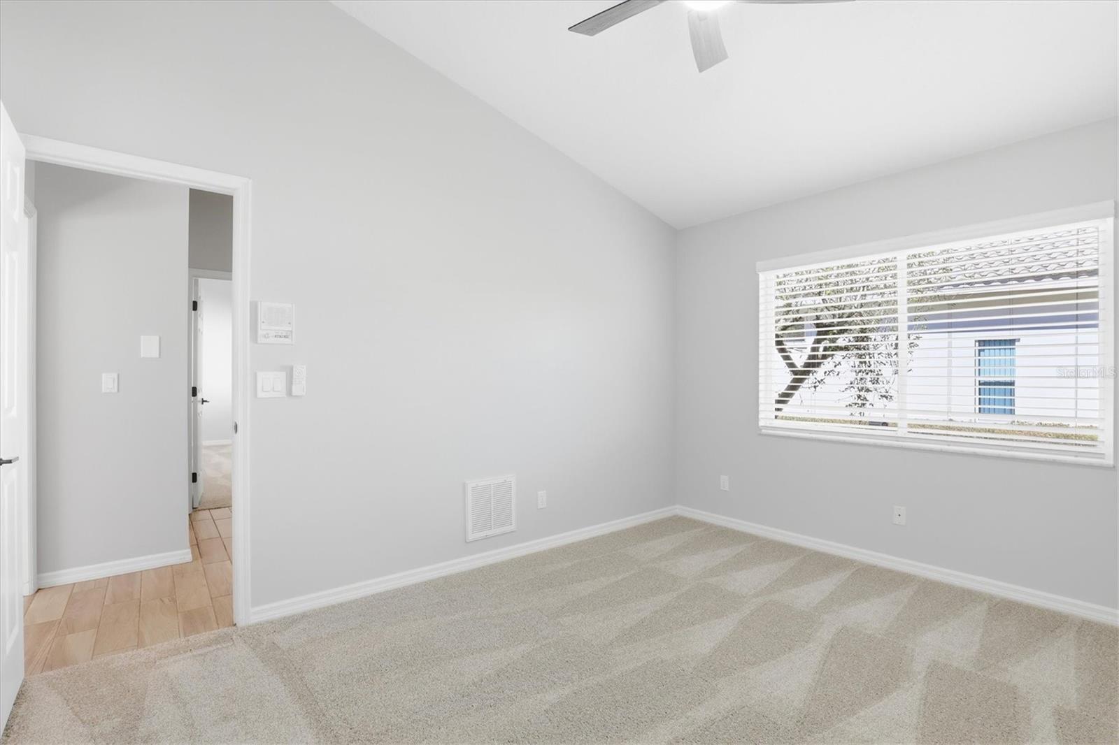 Listing photo id 42 for 2111 Pinnacle Circle N