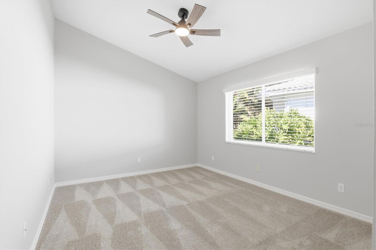 Listing photo id 45 for 2111 Pinnacle Circle N