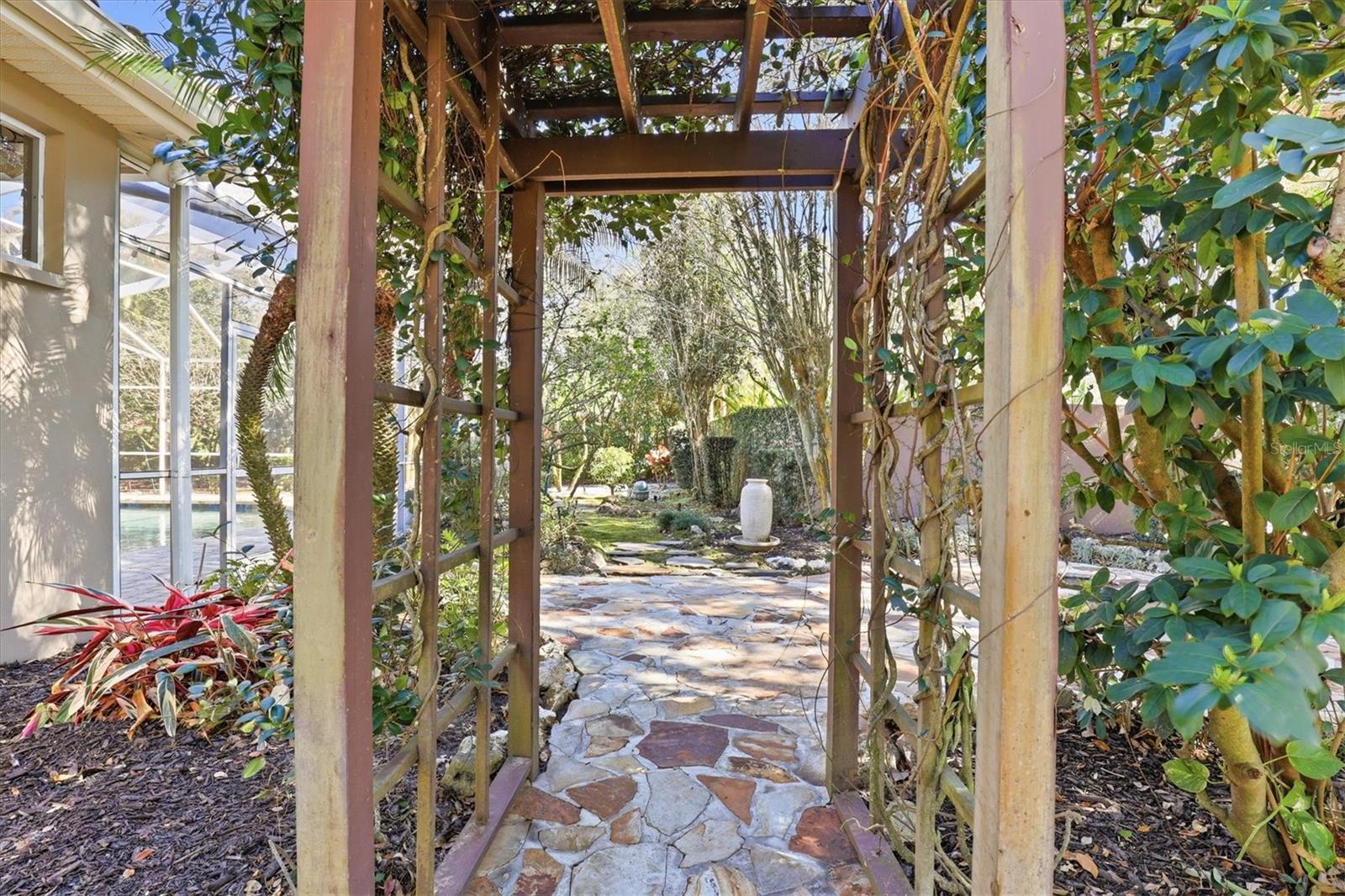 Listing photo id 58 for 2111 Pinnacle Circle N