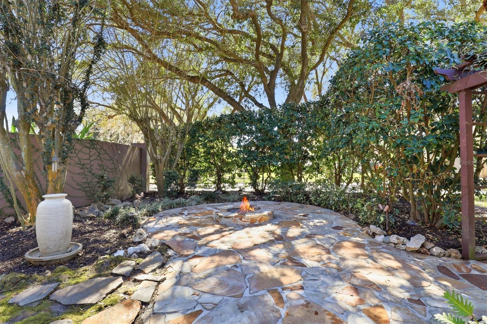 Listing photo id 59 for 2111 Pinnacle Circle N