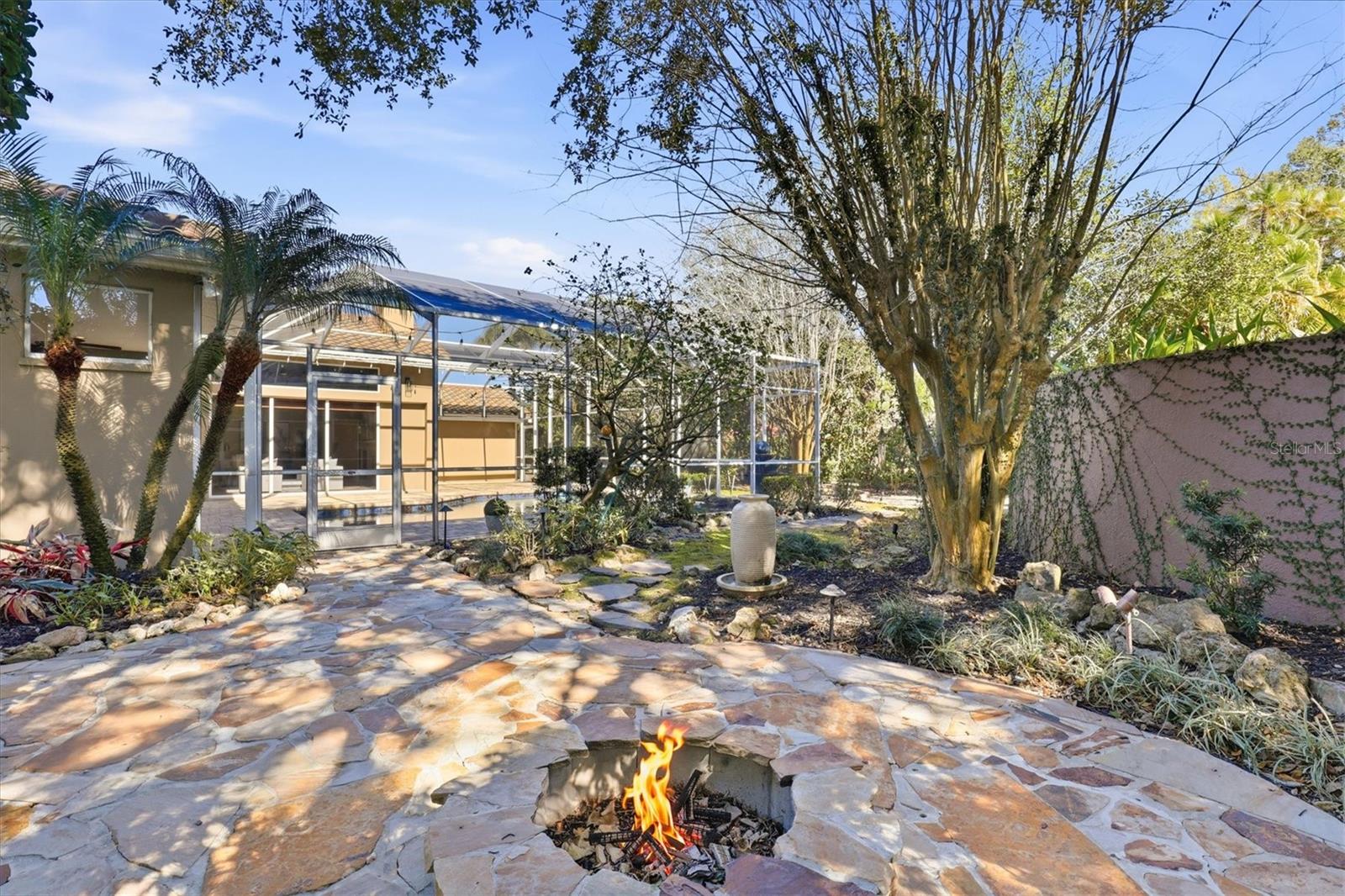 Listing photo id 60 for 2111 Pinnacle Circle N